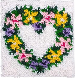 Image of Latch Hook Kit Heart Wreath 12′ Sq